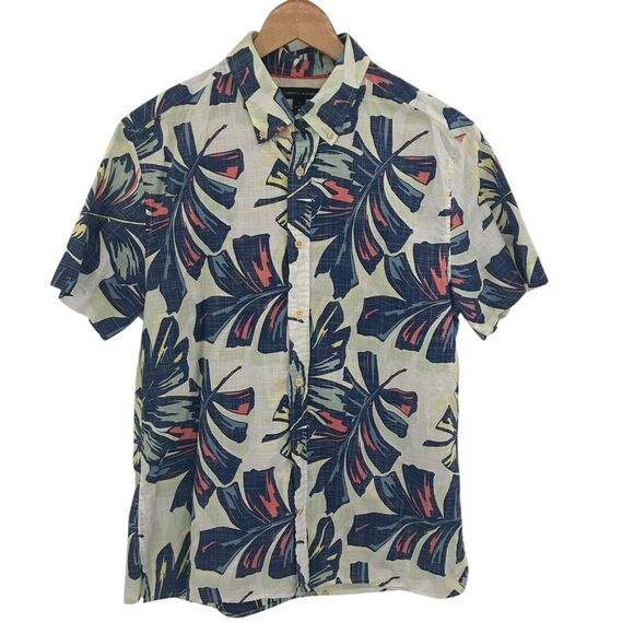 Tommy Hilfiger Tropical Print Classic Fit button up casual shirt size medium - Picture 2 of 6